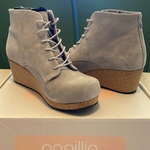 Papillio Edith Stone Coin suede booties size 39 new with box
